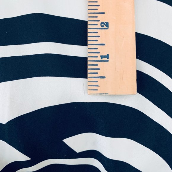 Dress 100% Silk Geometric Pattern - Picture 12 of 12